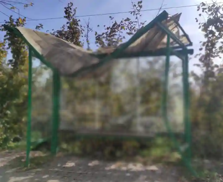 Otobüs Durağı Müdahale Edilmeyi Bekliyor