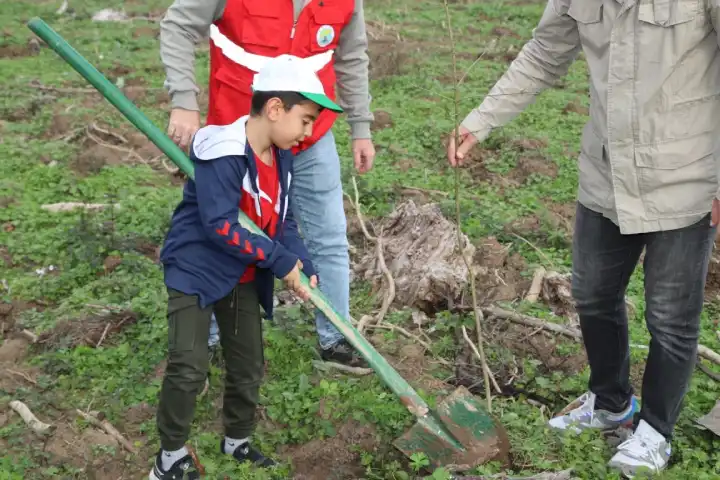 Hendek Paşaköy de Fidanlar Toprakla Buluştu