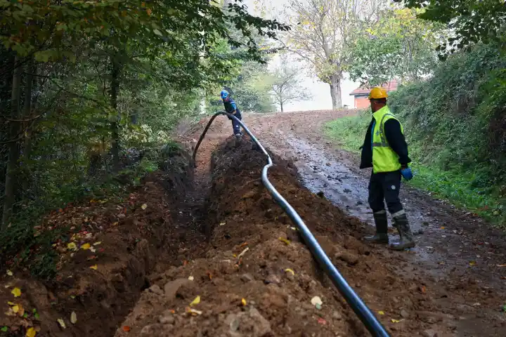 Hendek Yarıca Mahallesi İçme Suyu Altyapısı Yenileniyor
