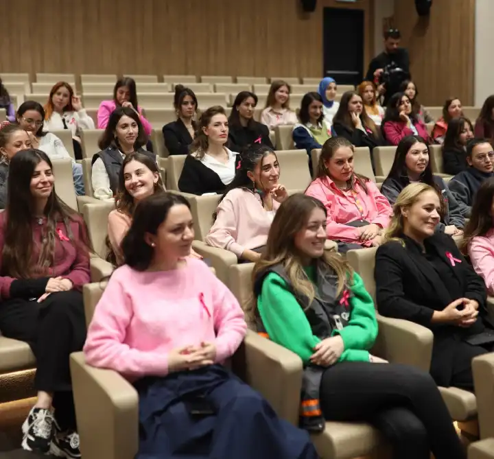 Meme Kanseri Farkındalık Ayı kapsamında etkinlik düzenledi