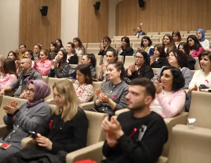 Meme Kanseri Farkındalık Ayı kapsamında etkinlik düzenledi