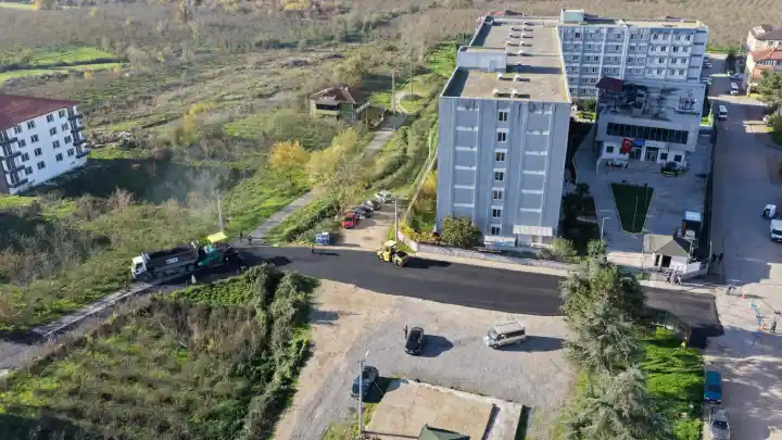 Hendek Yeni Mahallenin 4 Sokağında Yol Çalışmaları Devam Ediyor