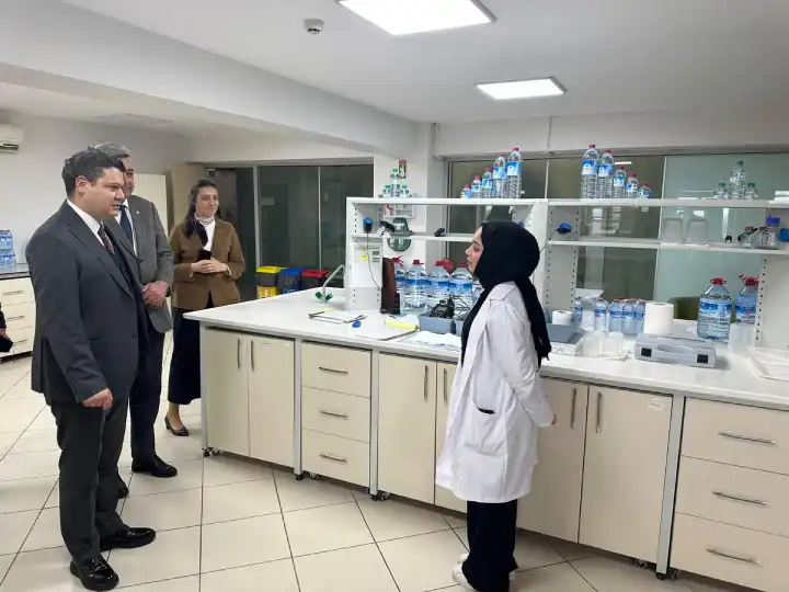 Hendek Kaymakamı Elmacık Su Fabrikasını Ziyaret Etti