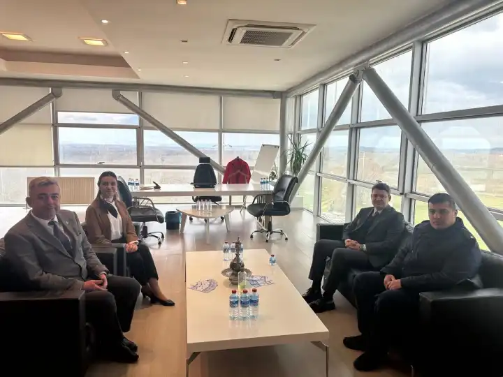 Hendek Kaymakamı Elmacık Su Fabrikasını Ziyaret Etti