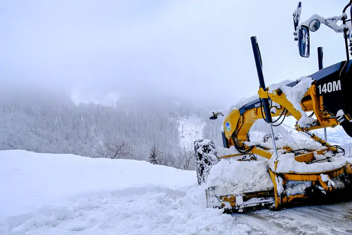 Hendek’in Kırsal Mahallelerinde Kar Mesaisi