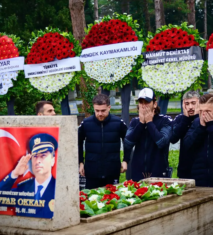 Hendekspor Şehit Ali Gaffar Okkan’ı kabri başında andı