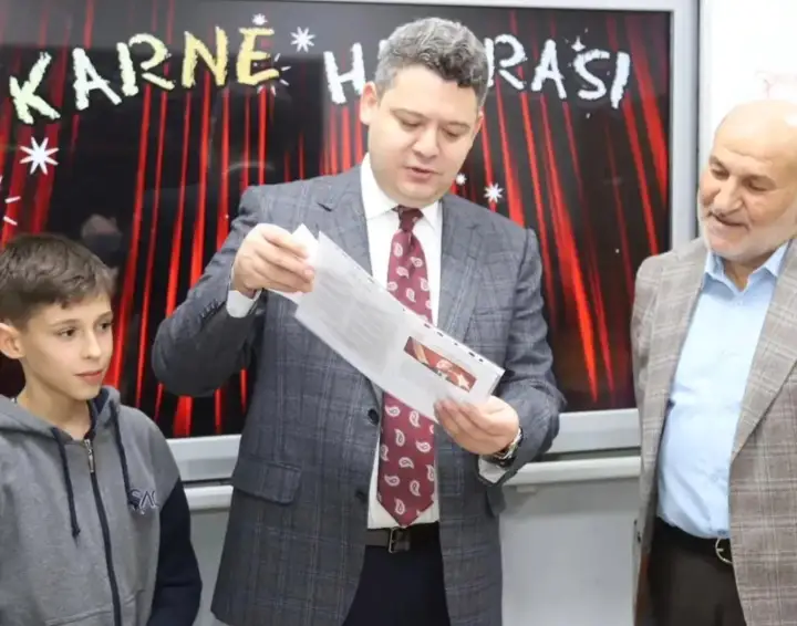 Hendek’te Öğrencilerin Karne Sevincine Ortak Oldular