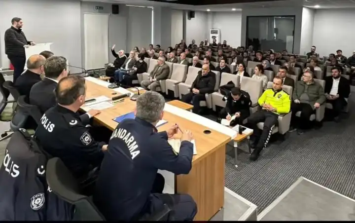 Hendek’te Okul Güvenliği Toplantısı Yapıldı