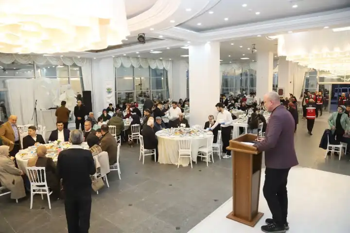 Hendek'te Yılın İlk İftarı Şehit Aileleri ve Gaziler Onuruna Verildi