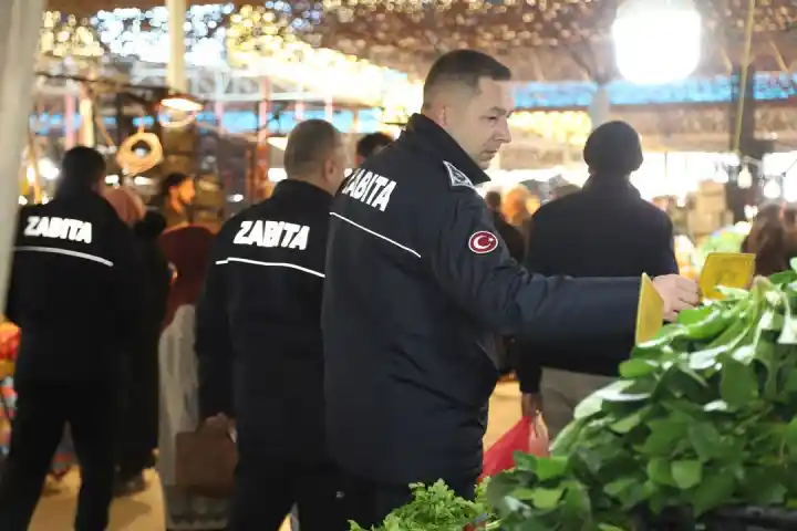 Salı Pazarında Hendek Zabıta Ekipleri Denetim Yaptı