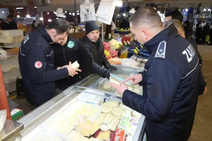 Salı Pazarında Hendek Zabıta Ekipleri Denetim Yaptı