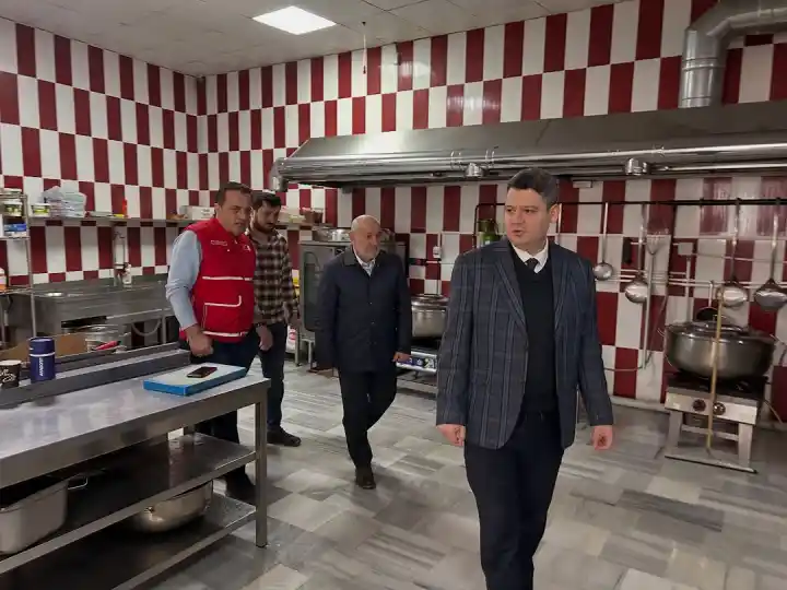 Hendek Kızılay Butik Mağazası ve Aşevi’ni ziyaret ettiler