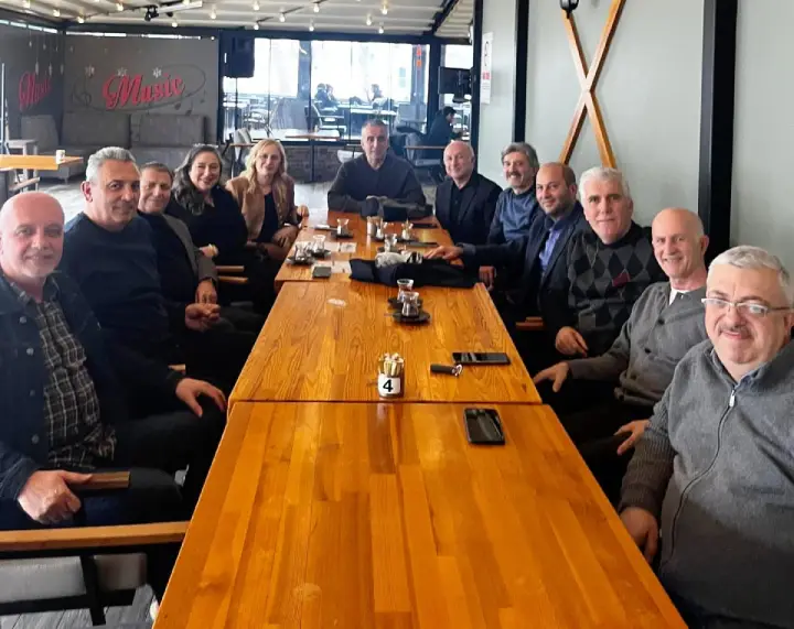 Hendek Lisesi Mezunları Yıllar Sonra Aynı Çatı Altında Buluştu