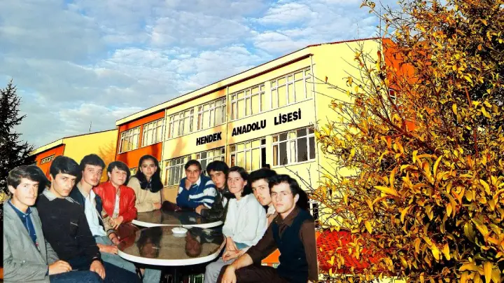 Hendek Lisesi Mezunları Yıllar Sonra Aynı Çatı Altında Buluştu