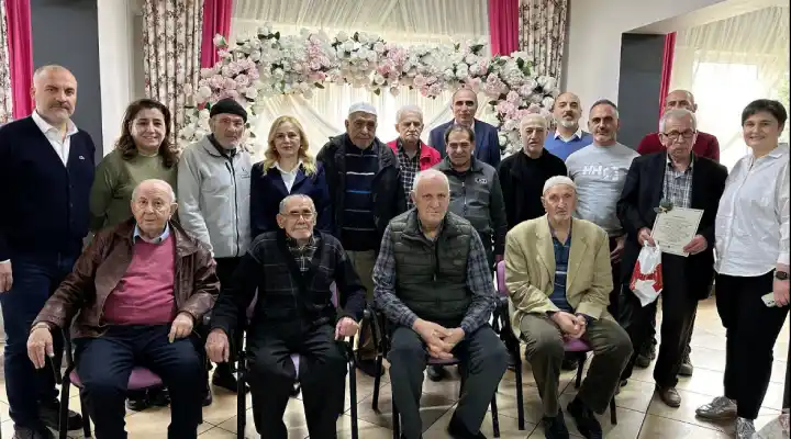 Hendek’te Yaşlılara Vefa Etkinliği Duygulandırdı 5 (1)