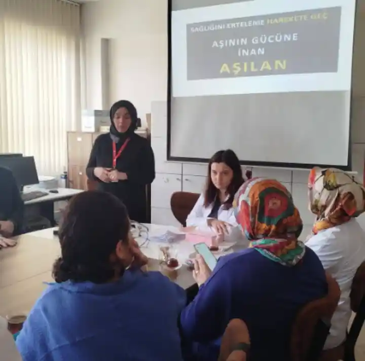 Hendek'te  Aşı Haftası’nda Öğretmenlere Bilgilendirme Eğitimi verildi