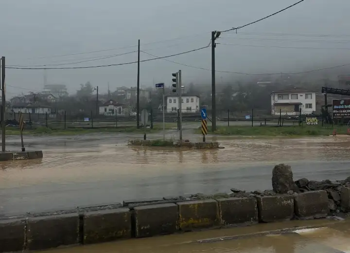 Hendek D-100 Karayolu Adeta Dereye Döndü