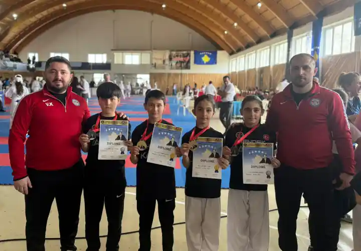 Hendekli karateciler Kosova’da kürsüye çıktı