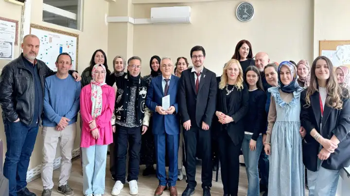 Hendek'te anlamlı bir törenle mesleki hayatına veda etti