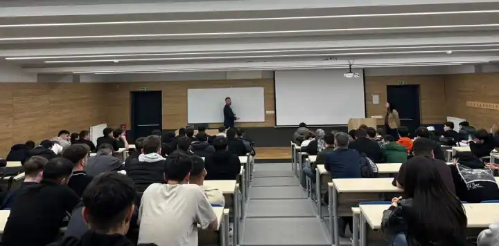 Hendekli Gezici SUBÜ’de Gençlerle Buluştu