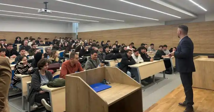 Hendekli Gezici SUBÜ’de Gençlerle Buluştu