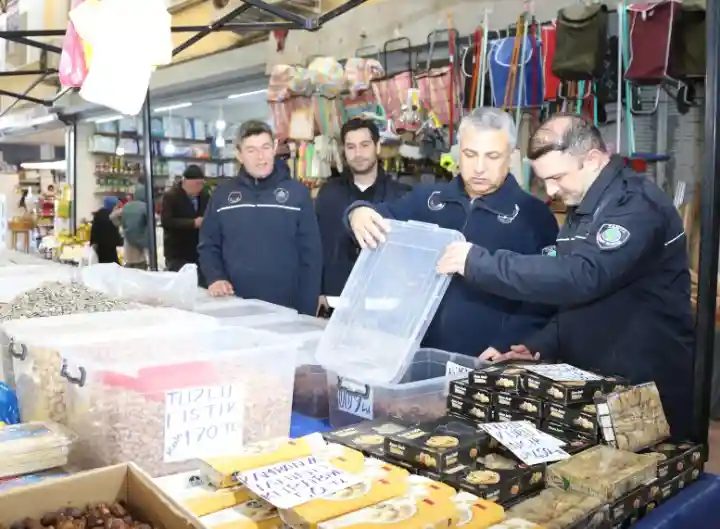 Hendek’te pazar yerinde denetimler sürüyor