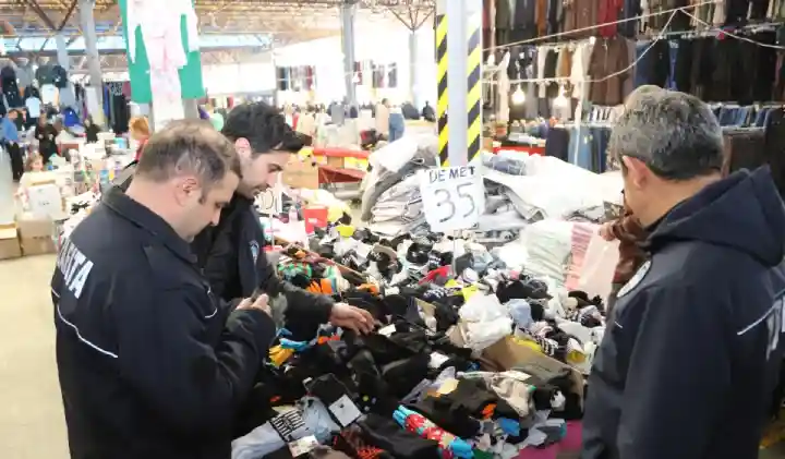 Hendek’te pazar yerinde denetimler sürüyor