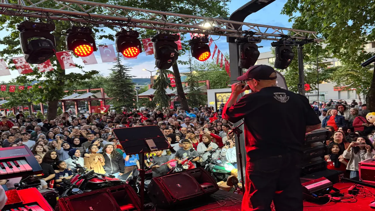 Hendek Simendifer Kafe 19 Mayis Konseri
