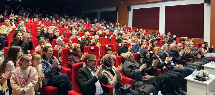Hendek Te Tiyatro Oyunu Sahnelendi 3