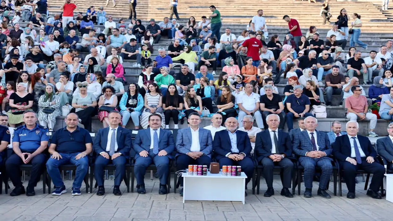 Hendek Belediyesi Maarif Halk Danslari Senligi