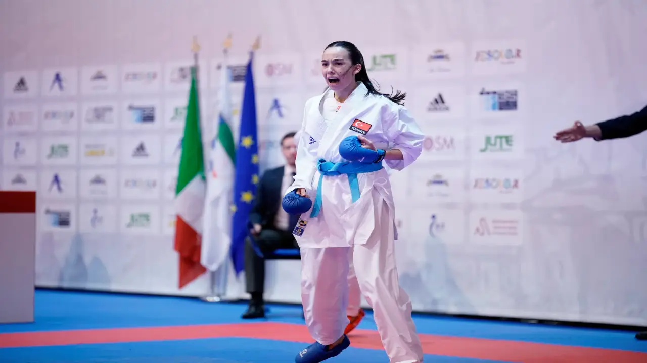 Kareteci Kız