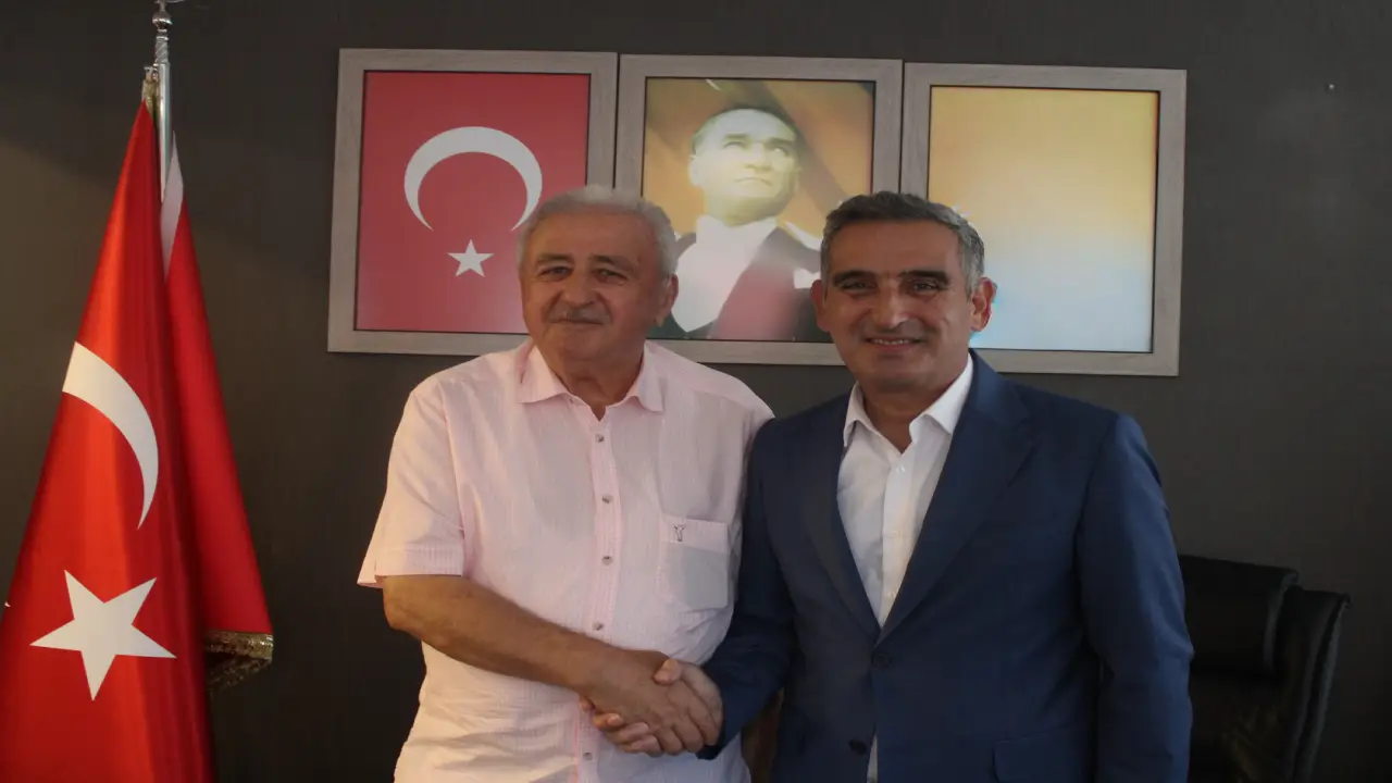Yeni Parti Ilk Üyeyle Fotoğraf
