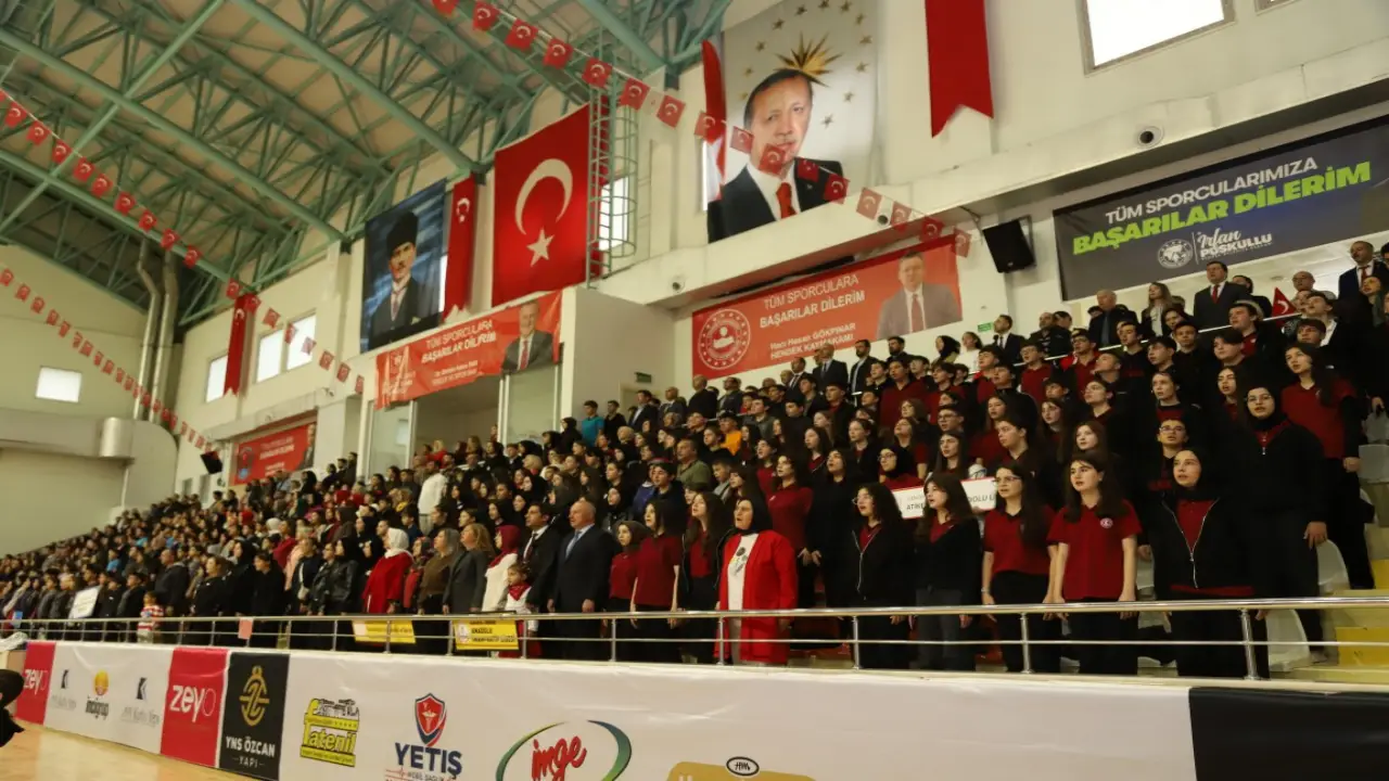 Endek Kapali Spor Salonu Cumhuriyet Bayrami Gosterileri
