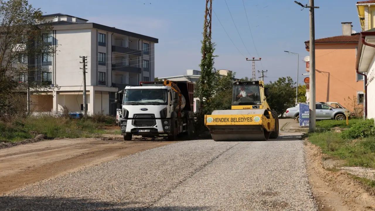 Hendek Mahalleleri Asfalt Ve Satih Kaplama Calismasi