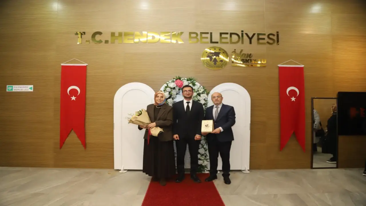 Kamil Mentes Dilek Puskullu Hendek Kultur Sanat